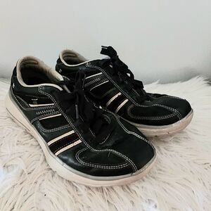 Sketchers men size 9 comfort shoe